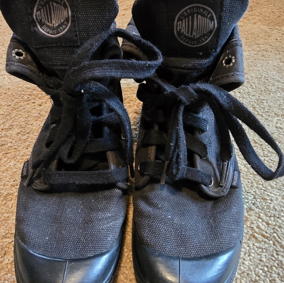 Palladium Shoes - Womans black Palladium cuff boots 7